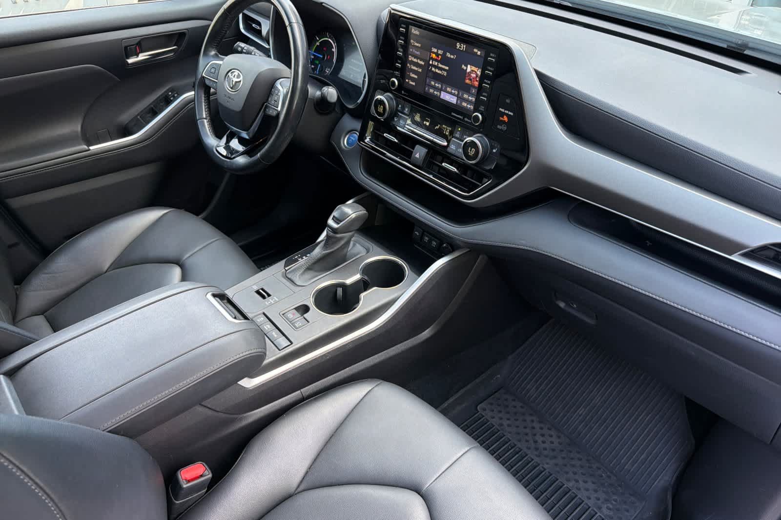 Used 2020 Toyota Highlander XLE AWD/4WD image 19