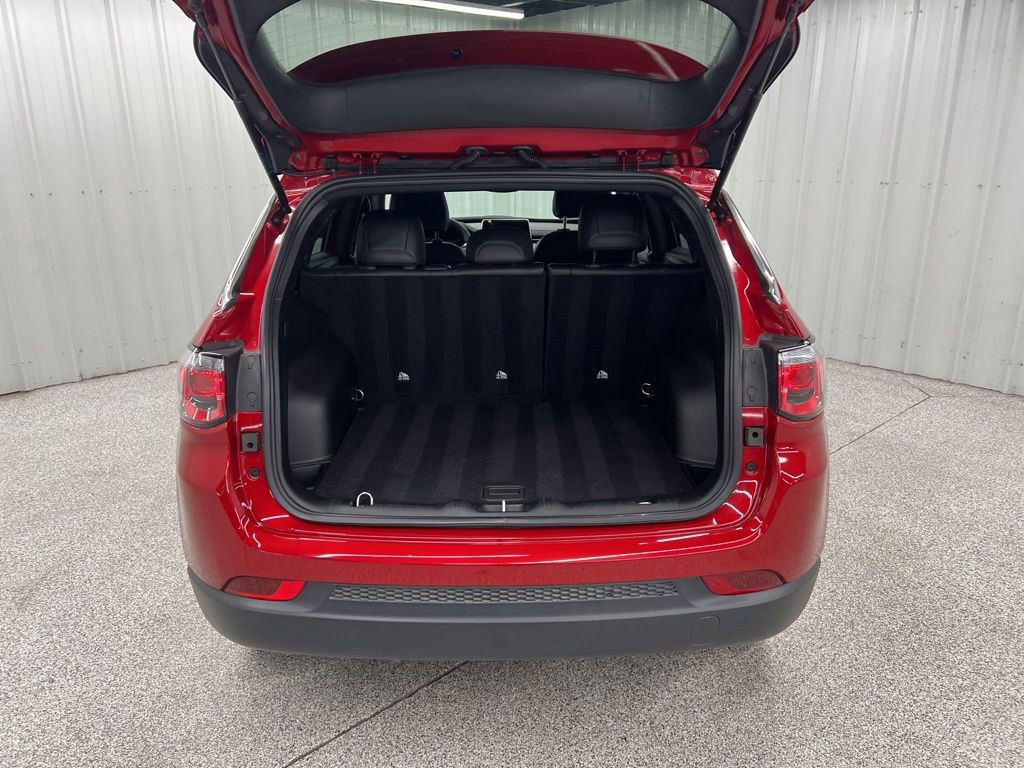 Used 2025 Jeep Compass Latitude image 9