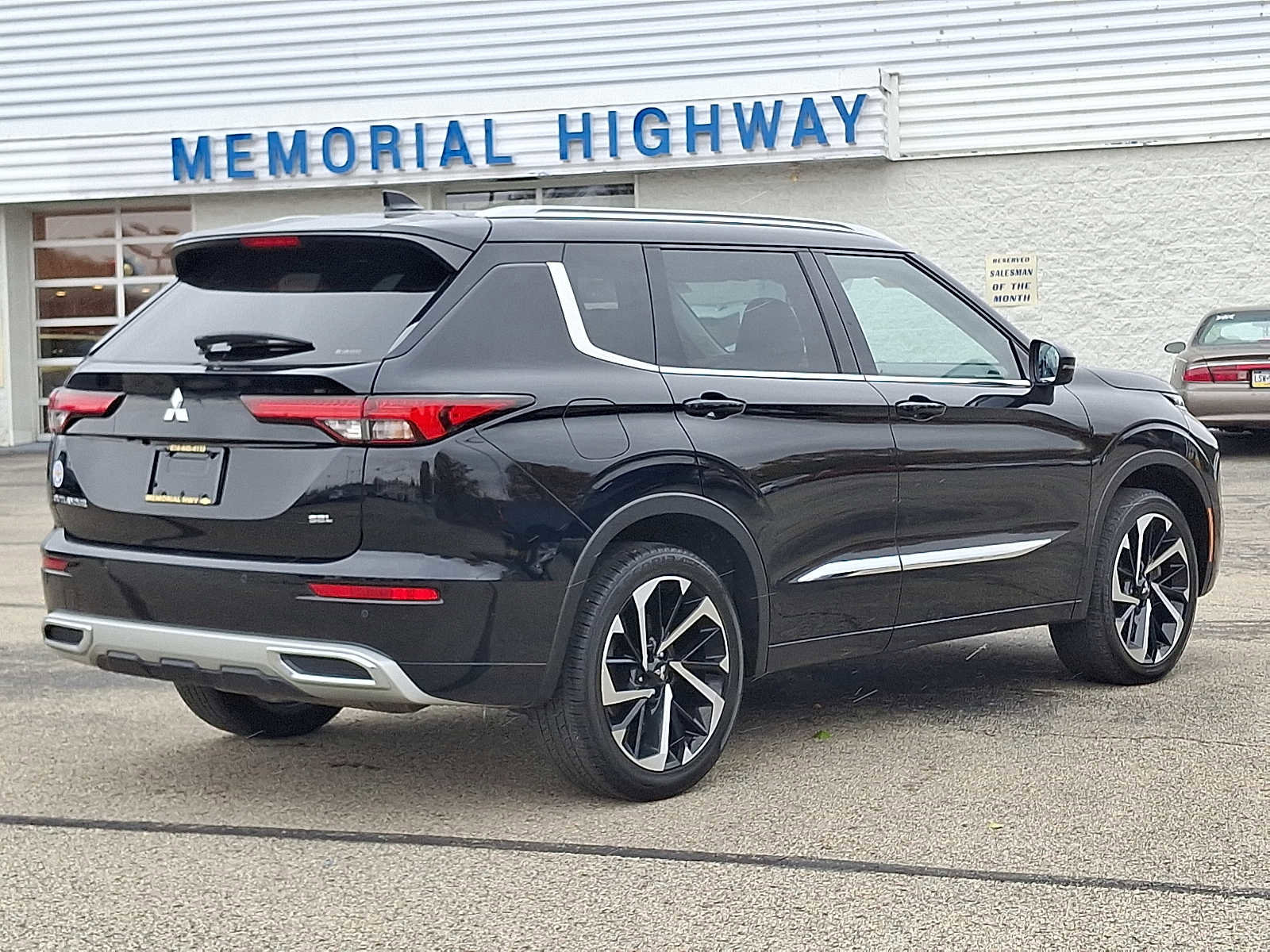 Used 2023 Mitsubishi Outlander SEL image 6