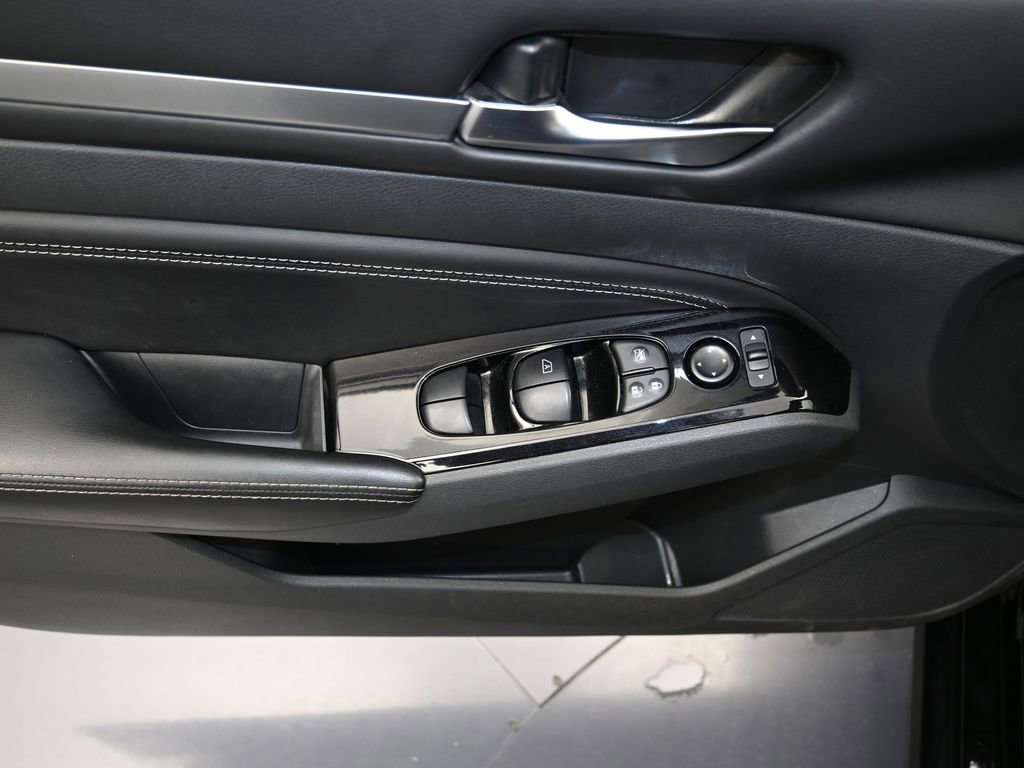 Certified 2022 Nissan Altima 2.5 SV w/ SV Premium Package FWD image 11
