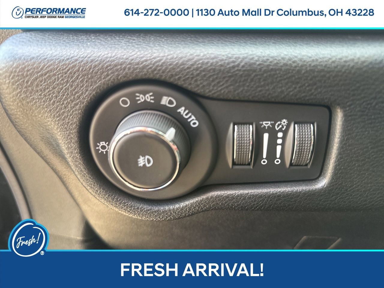 Used 2026 Chrysler Pacifica Premium w/ Quick Order Package 2ET image 16