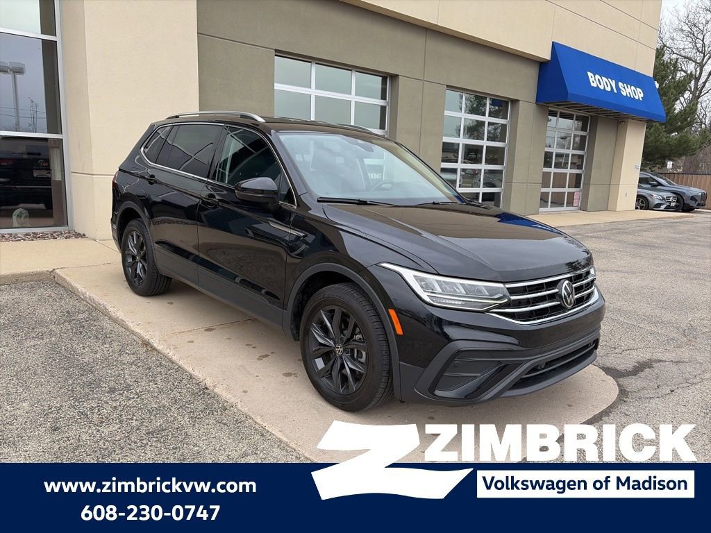 Certified 2024 Volkswagen Tiguan SE image 1
