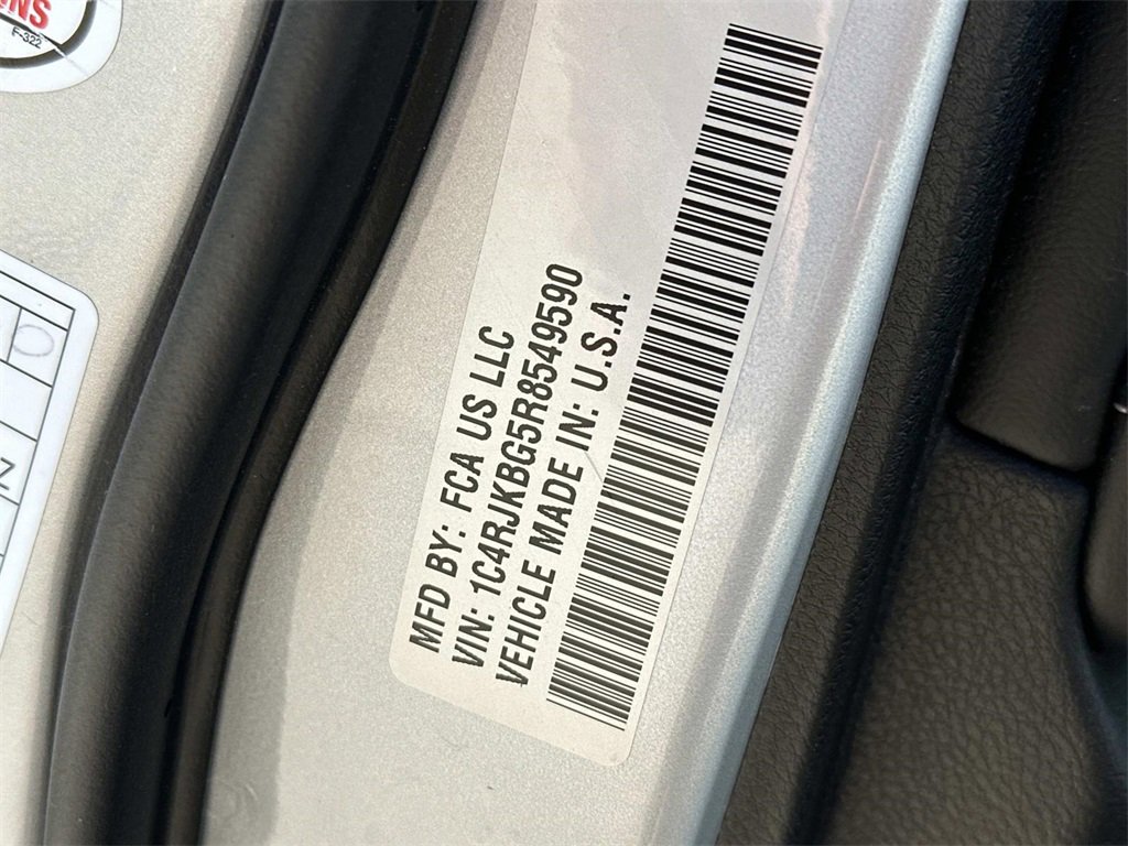 Used 2024 Jeep Grand Cherokee L Limited w/ Luxury Tech Group II image 16