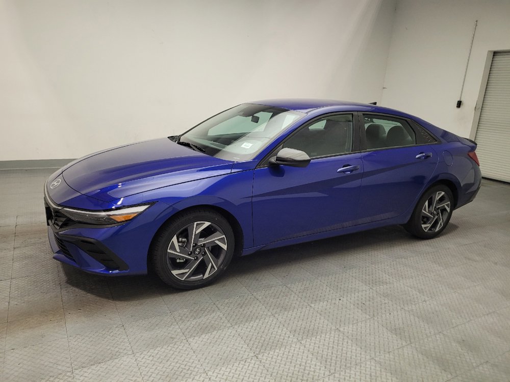Used 2025 Hyundai Elantra Sport FWD image 2