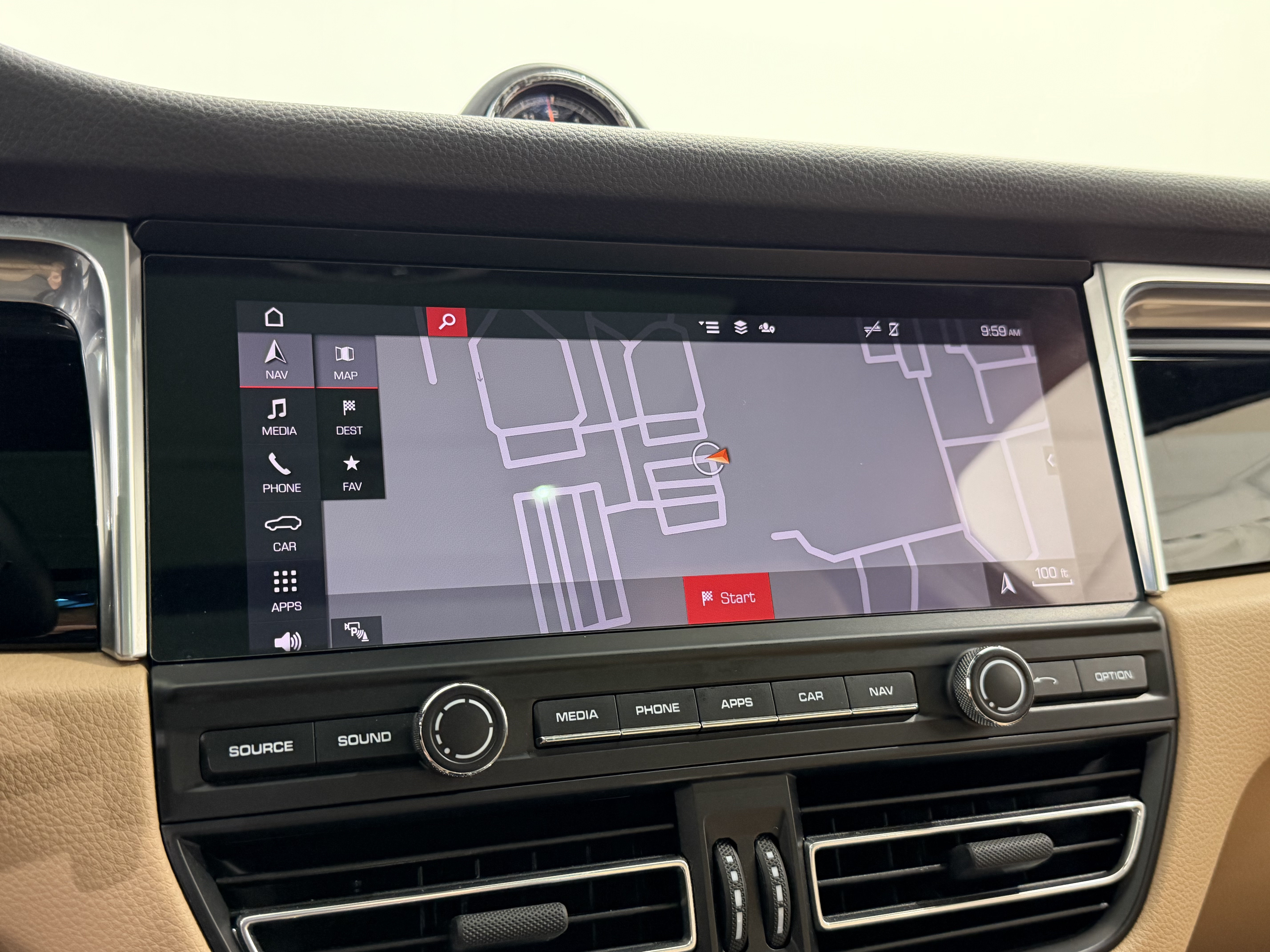 Certified 2021 Porsche Macan AWD/4WD image 39