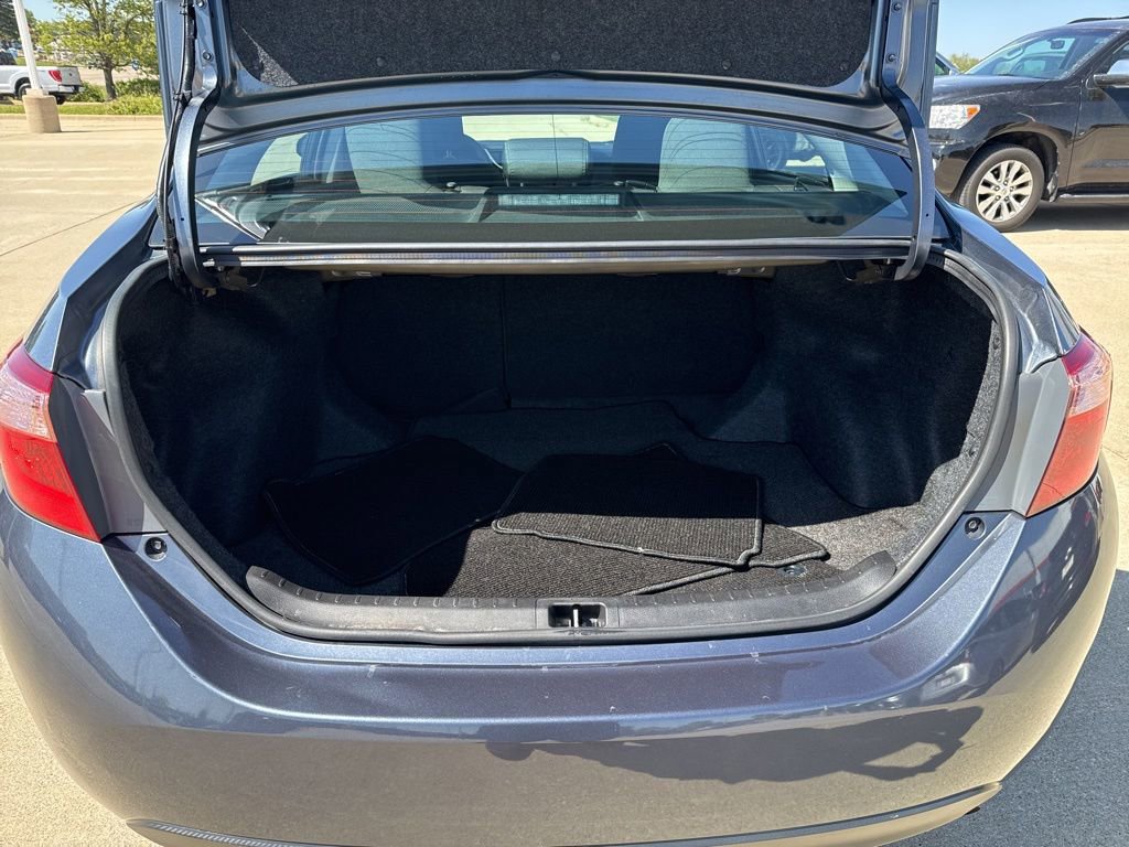 Used 2017 Toyota Corolla LE w/ Carpet Mat Package (TMS) FWD image 13