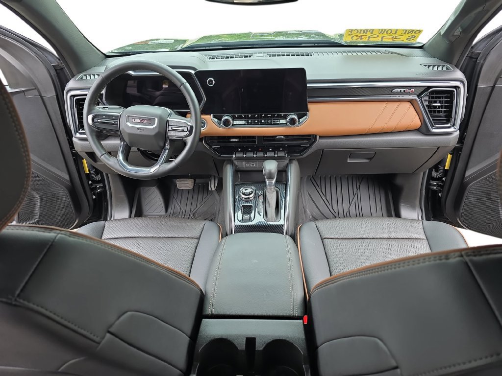 Used 2024 GMC Canyon AT4 w/ AT4 Premium Package AWD/4WD image 12