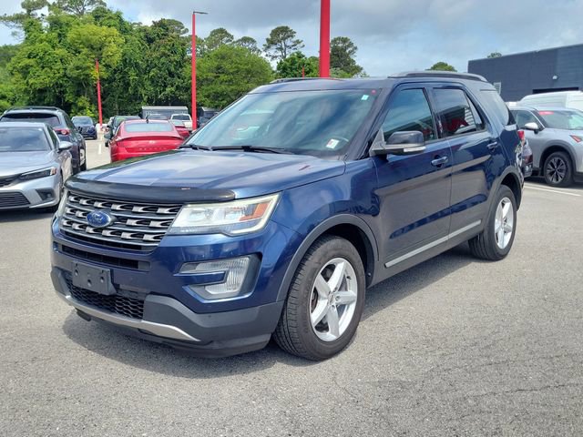 Used 2017 Ford Explorer XLT w/ Equipment Group 202A AWD/4WD image 5
