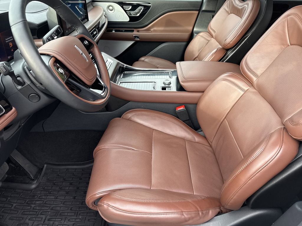 Used 2025 Lincoln Aviator Reserve w/ Equipment Group 201A AWD/4WD image 9