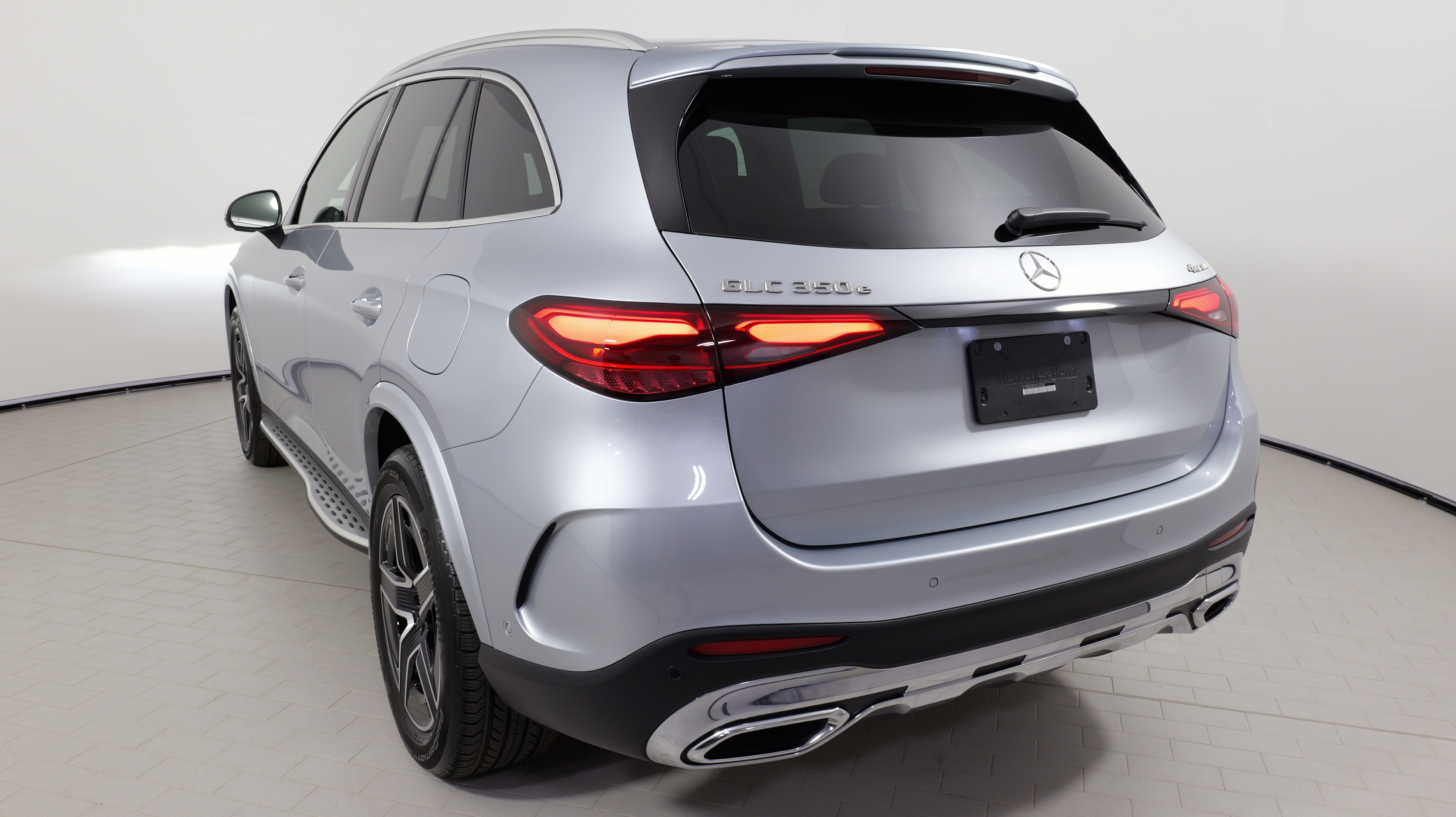 Used 2025 Mercedes-Benz GLC 350e 4MATIC image 17