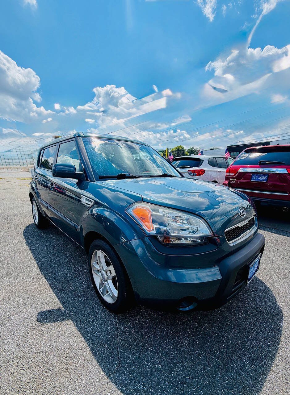 Used 2011 Kia Soul + w/ Audio Pkg FWD image 3