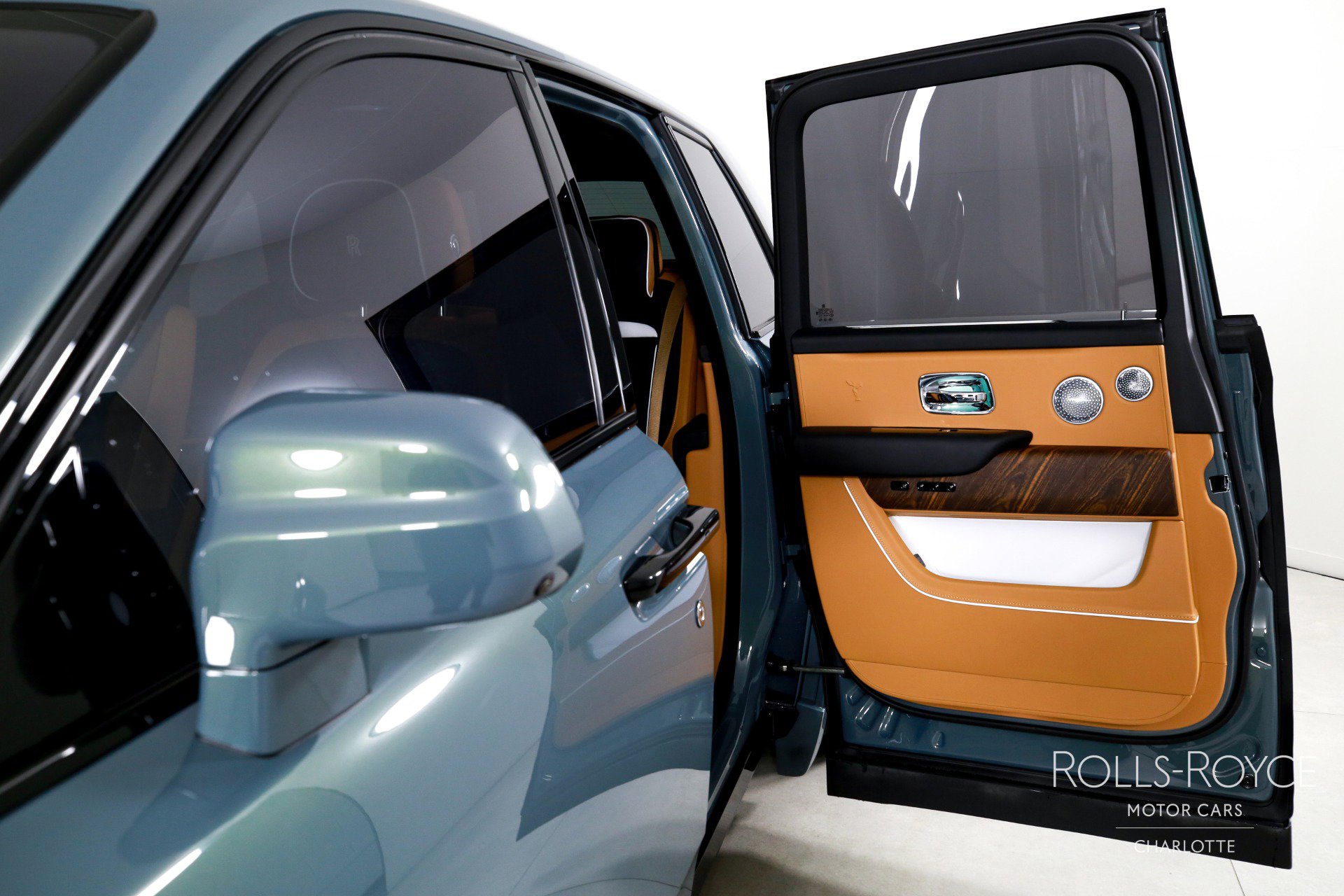 Used 2025 Rolls-Royce Cullinan image 17