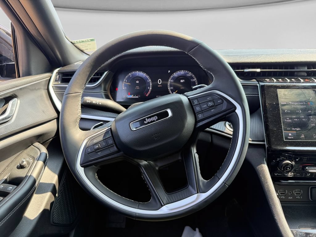 Used 2025 Jeep Grand Cherokee Altitude AWD/4WD image 15