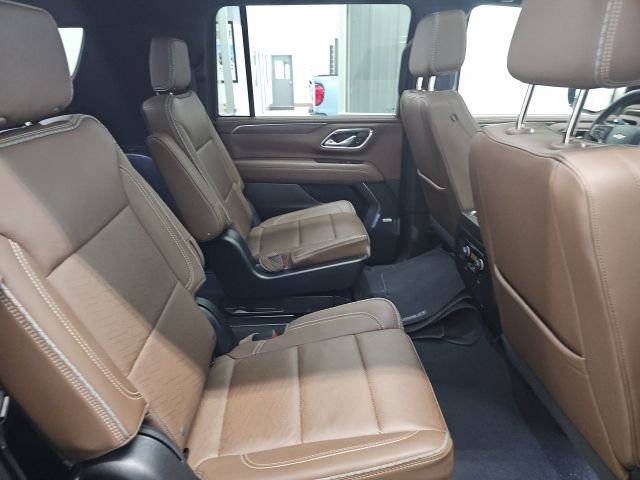 Used 2023 Chevrolet Suburban High Country image 15