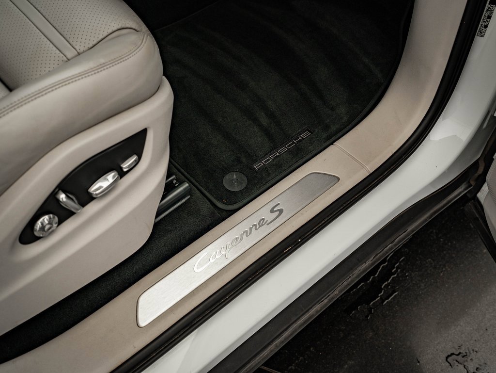 Used 2019 Porsche Cayenne S image 28