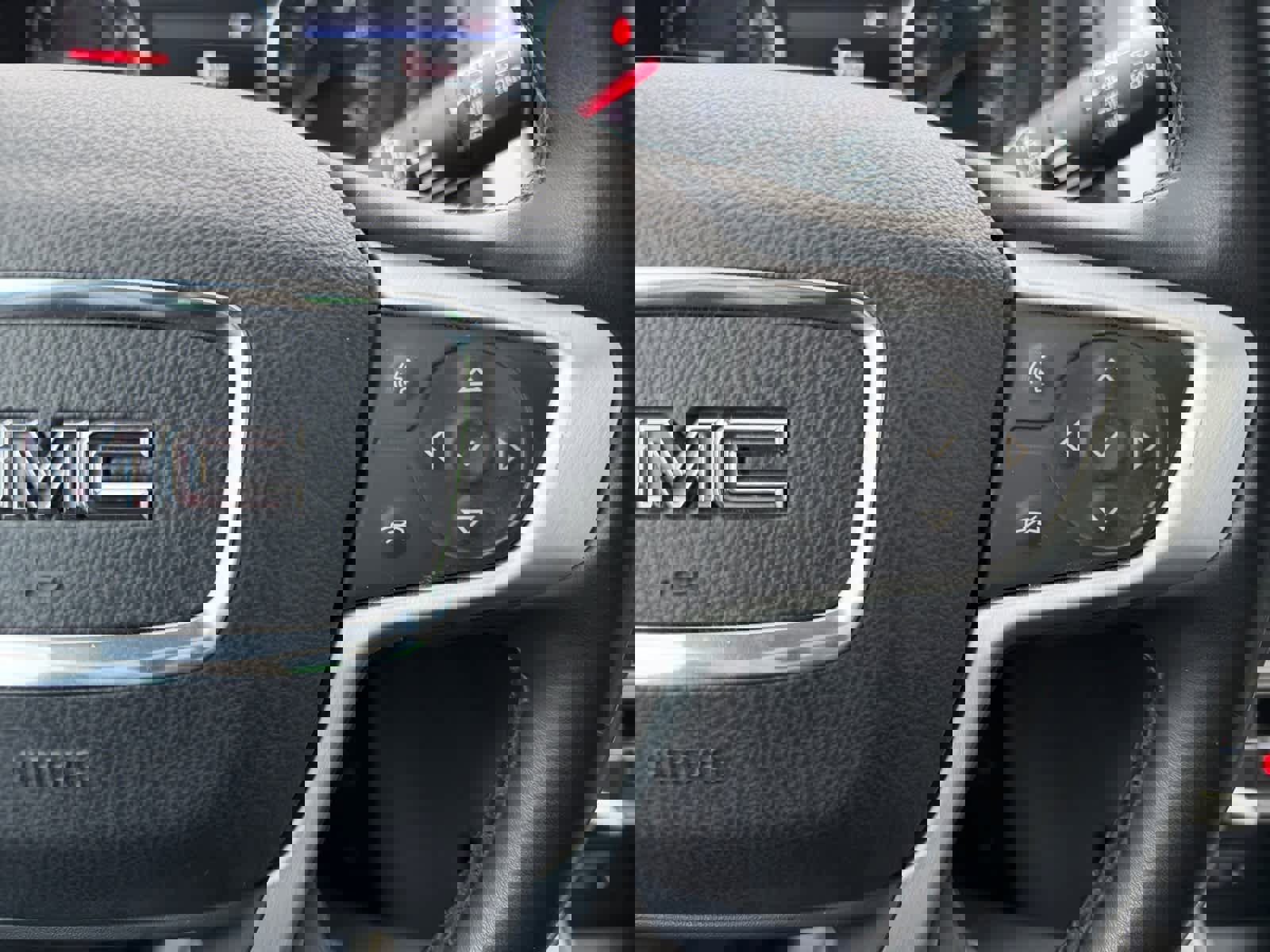 Used 2023 GMC Terrain SLT image 23