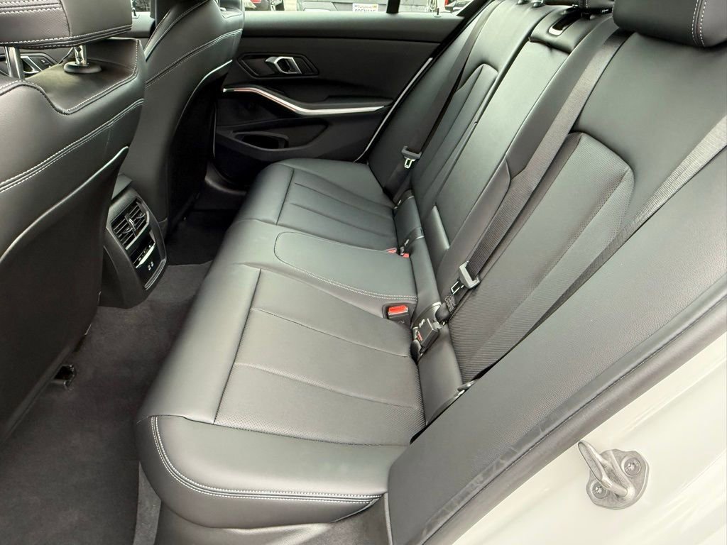 Used 2025 BMW 330i Sedan w/ Premium Package image 31