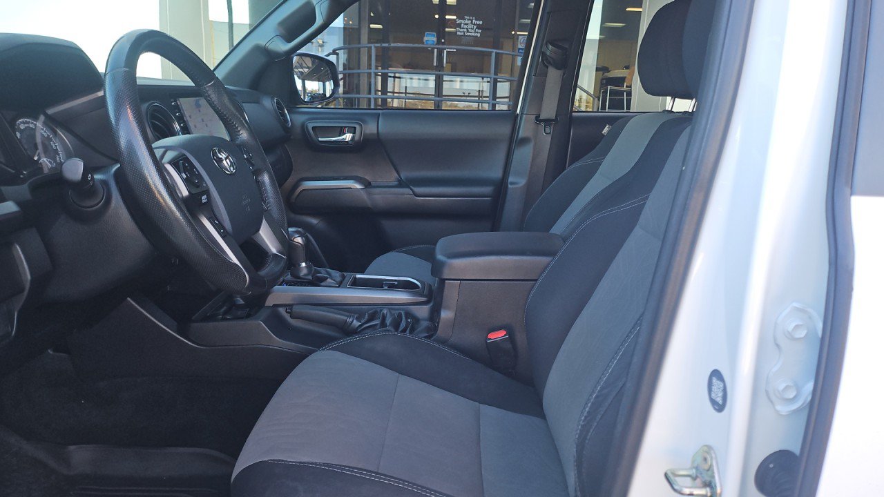 Used 2020 Toyota Tacoma TRD Sport w/ Technology Package AWD/4WD image 9