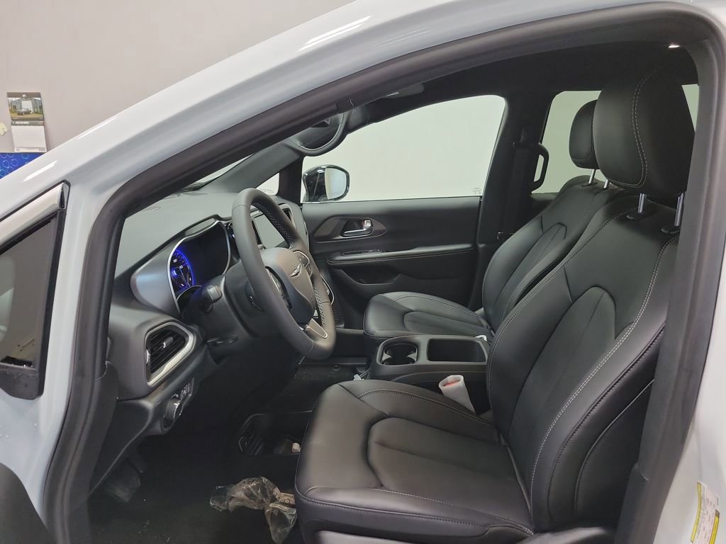 New 2026 Chrysler Voyager LX image 11