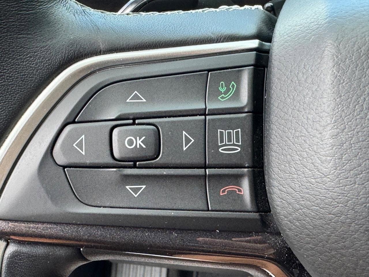 Used 2021 Jeep Grand Cherokee L Laredo w/ Luxury Tech Group I image 21