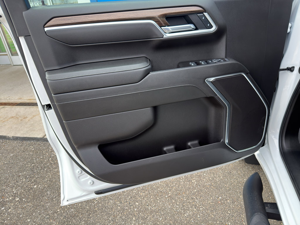 Used 2025 Chevrolet Silverado 1500 RST w/ Redline Edition image 15