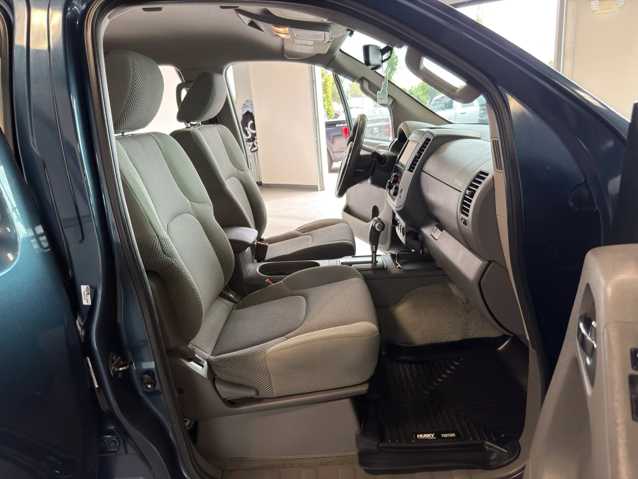 Used 2013 Nissan Frontier SV w/ SV Value Truck Pkg AWD/4WD image 21