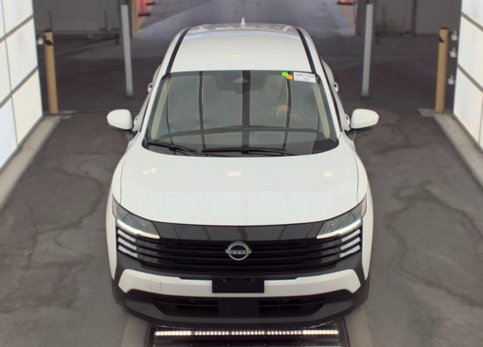 Used 2025 Nissan Kicks SV FWD image 2