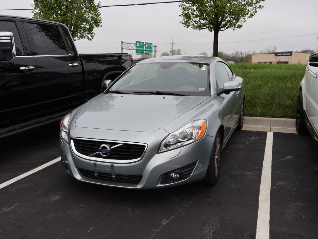 Used 2011 Volvo C70 T5 w/ Climate Pkg image 1