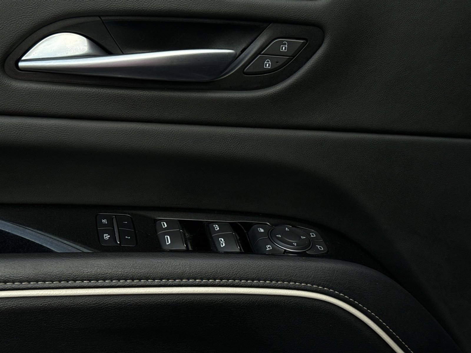 Used 2023 Cadillac Escalade Sport AWD/4WD image 15