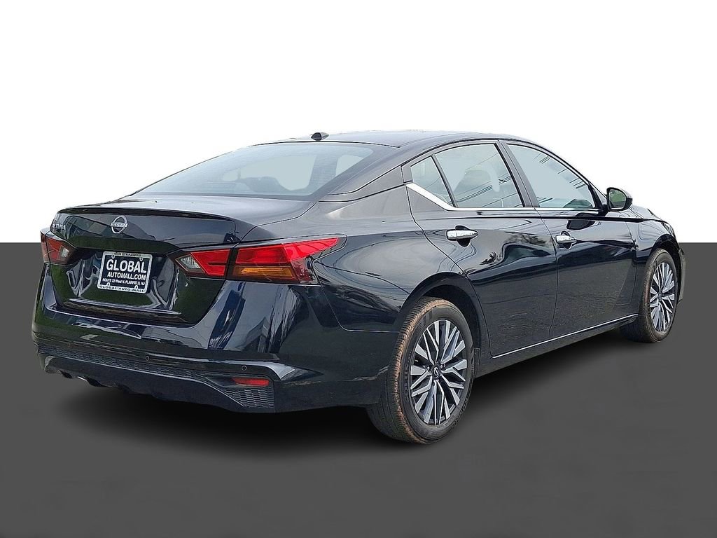 Used 2025 Nissan Altima 2.5 SV image 7