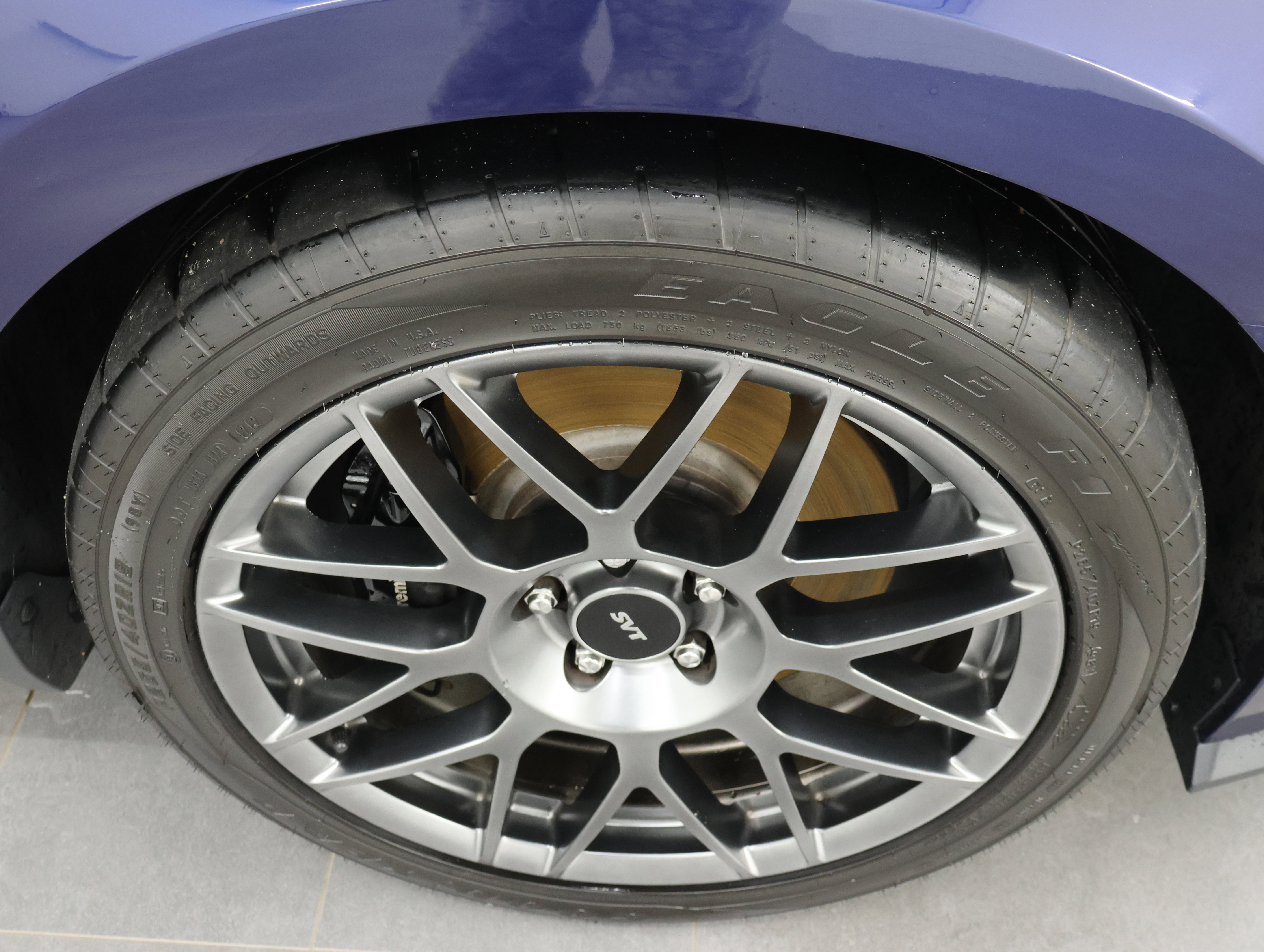 Used 2011 Ford Mustang Shelby GT500 w/ SVT Performance Pkg RWD image 3