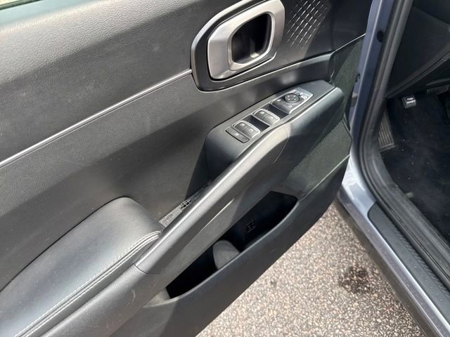 Used 2021 Kia Sorento LX image 19