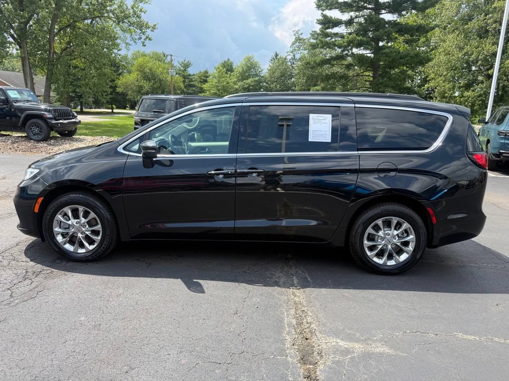 Used 2022 Chrysler Pacifica Touring-L AWD/4WD image 7