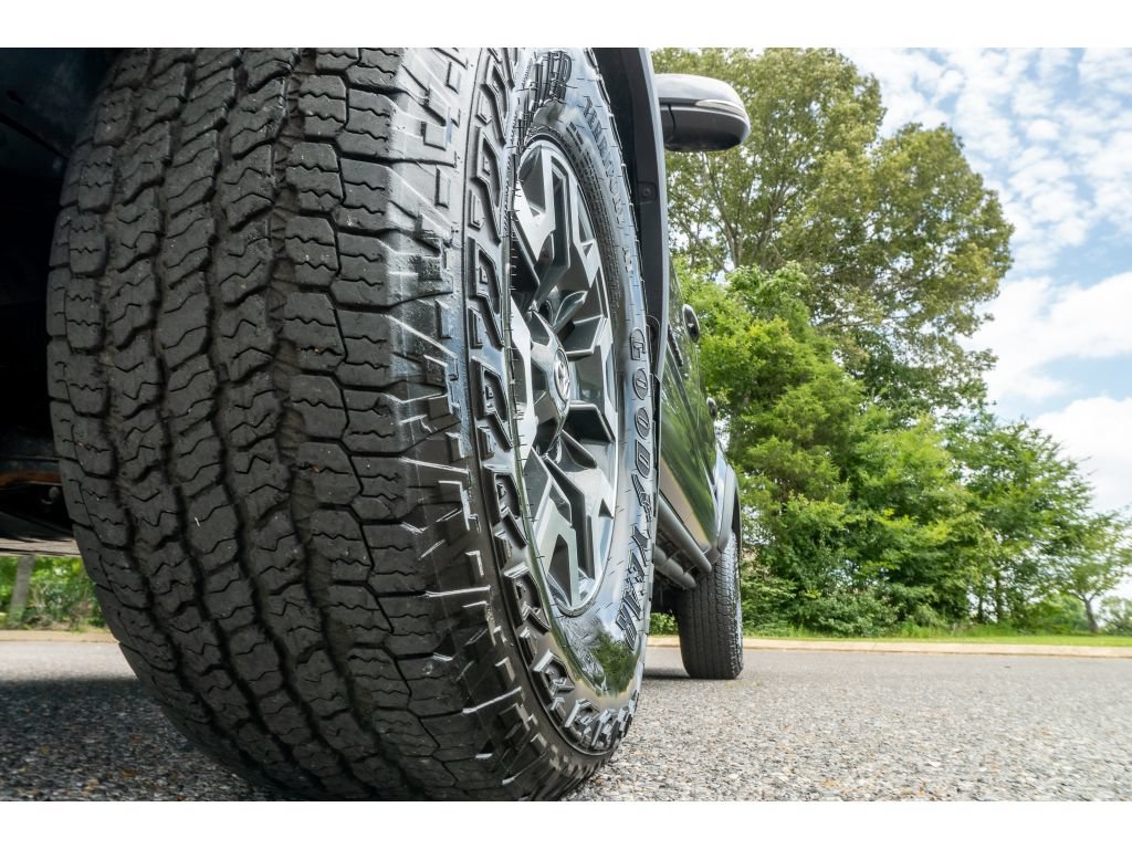 Used 2023 Toyota Tacoma TRD Off-Road w/ Technology Package AWD/4WD image 9