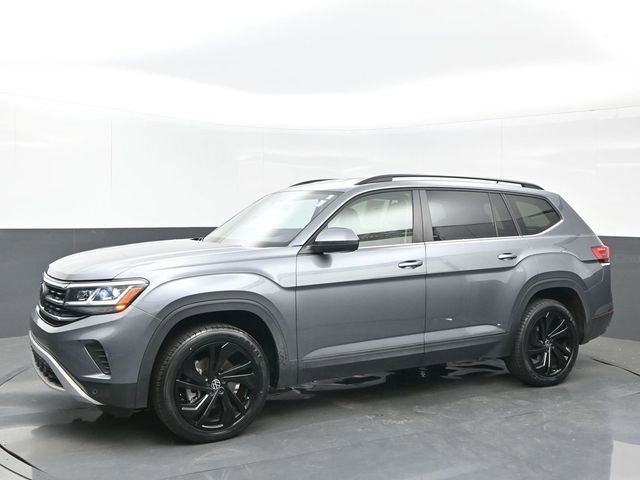Used 2023 Volkswagen Atlas SE w/ Black Wheel Package image 2