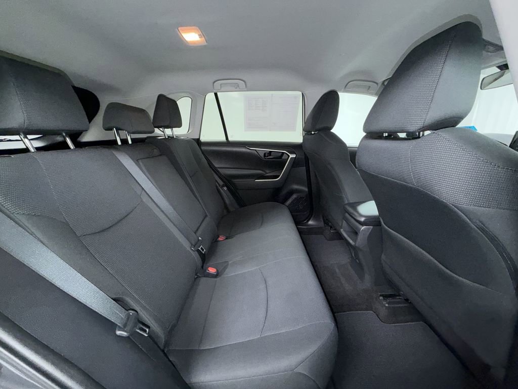 Used 2019 Toyota RAV4 LE AWD/4WD image 5