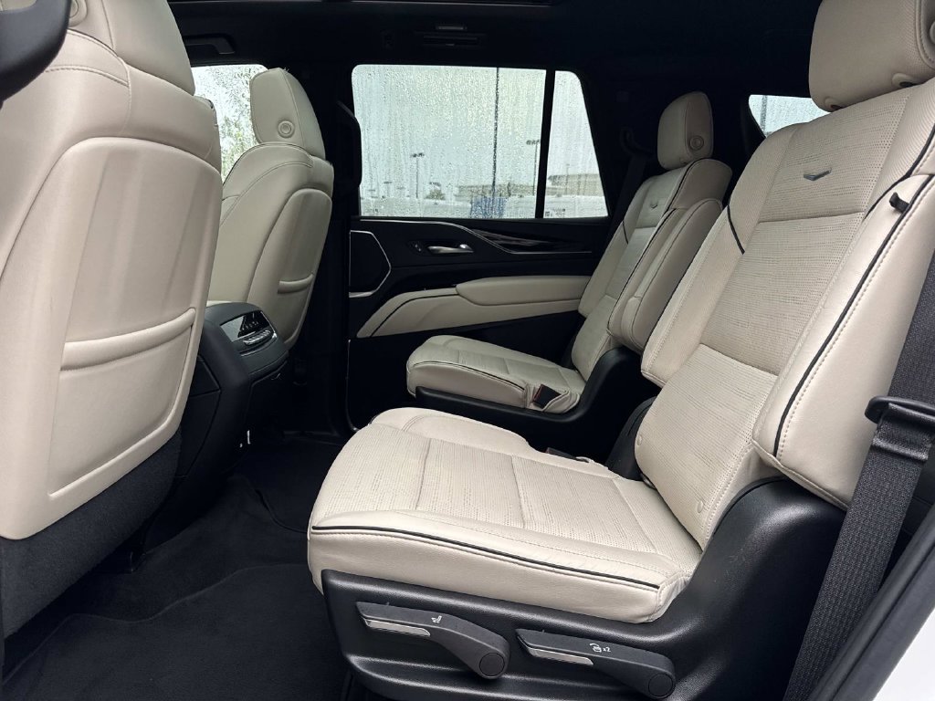 Used 2022 Cadillac Escalade Sport w/ Touring Package AWD/4WD image 15