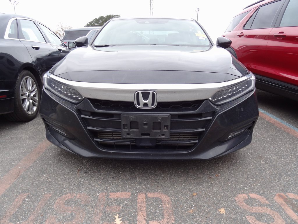 Used 2018 Honda Accord Touring image 2