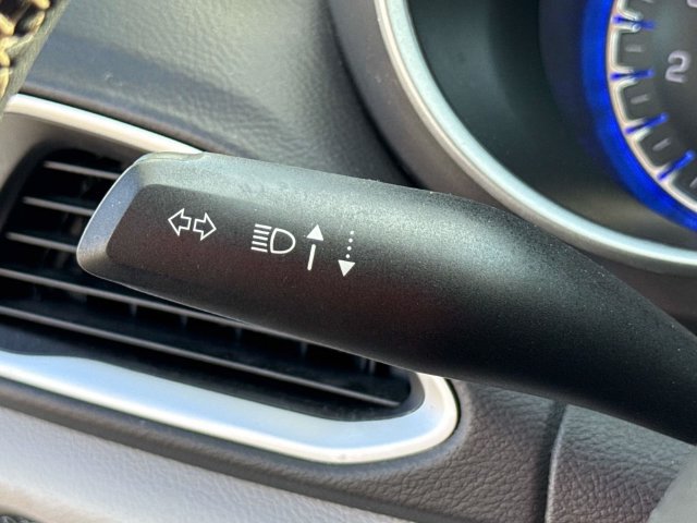 Used 2024 Chrysler Pacifica Touring-L FWD image 29