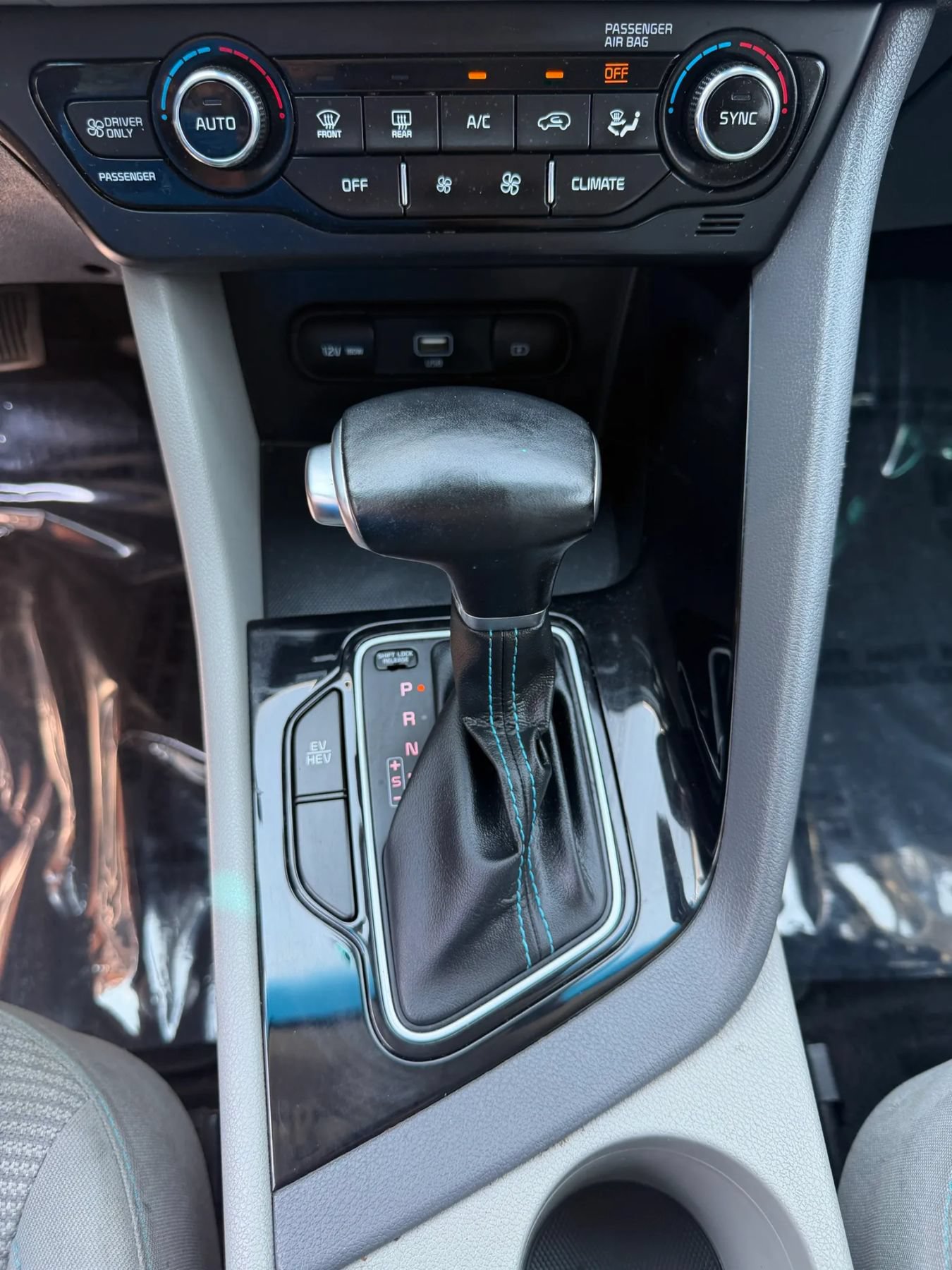Used 2020 Kia Niro LXS FWD image 26