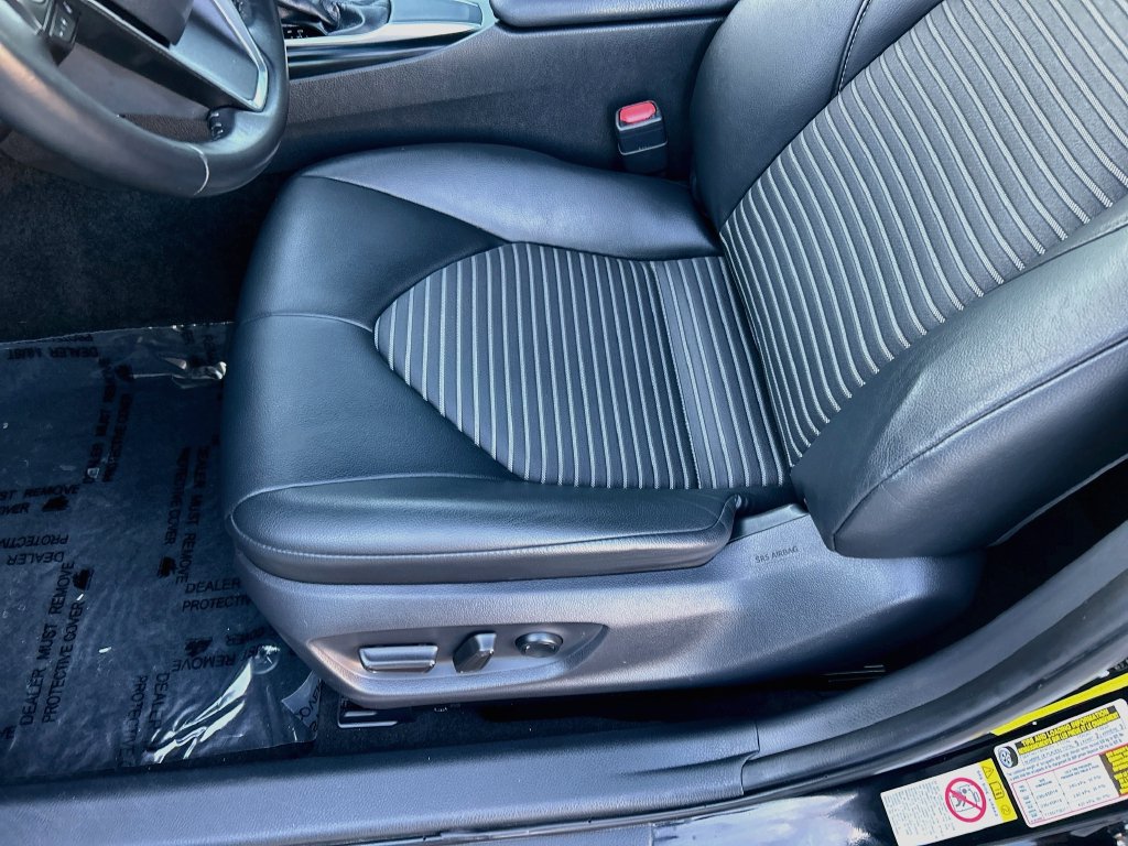 Used 2018 Toyota Camry SE FWD image 18
