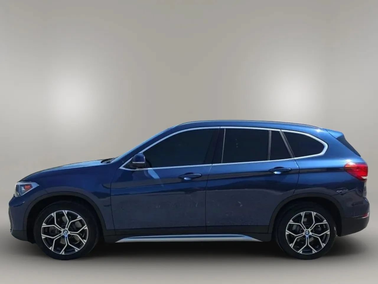 Used 2021 BMW X1 xDrive28i w/ Premium Package AWD/4WD image 5