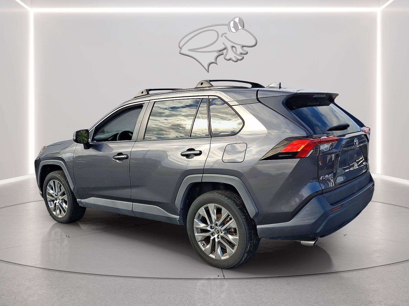 Used 2020 Toyota RAV4 XLE Premium FWD image 3