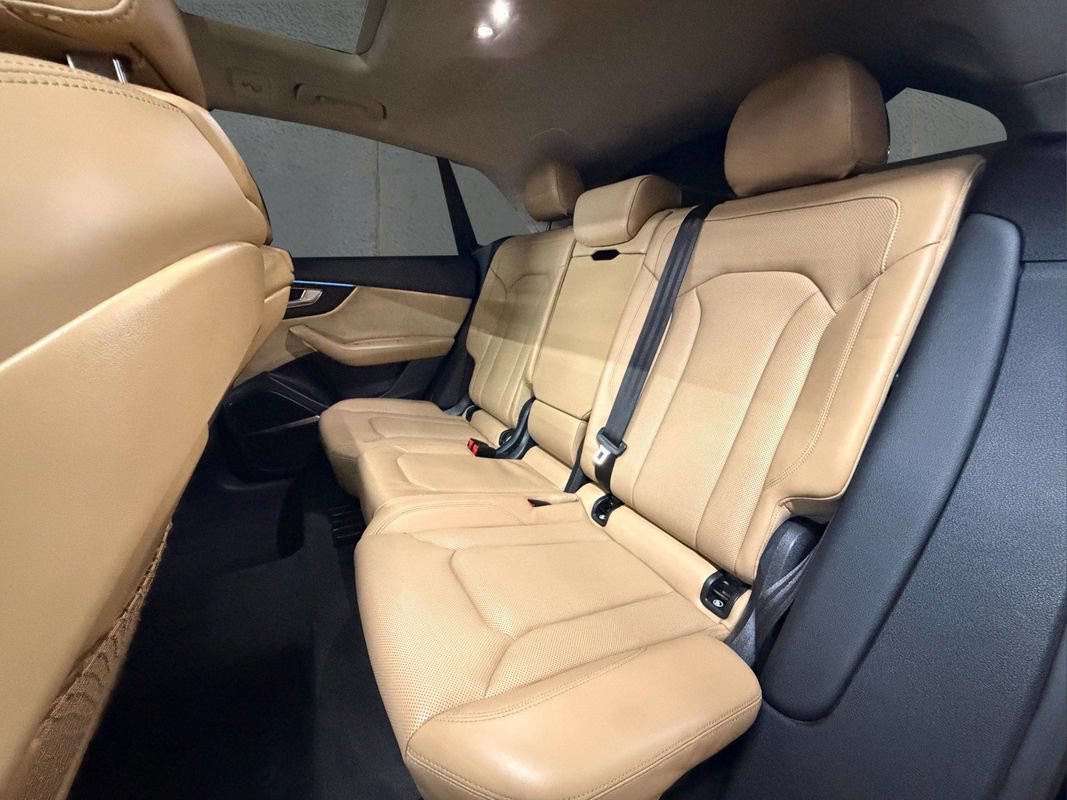 Used 2019 Audi Q8 Prestige w/ Luxury Package AWD/4WD image 31