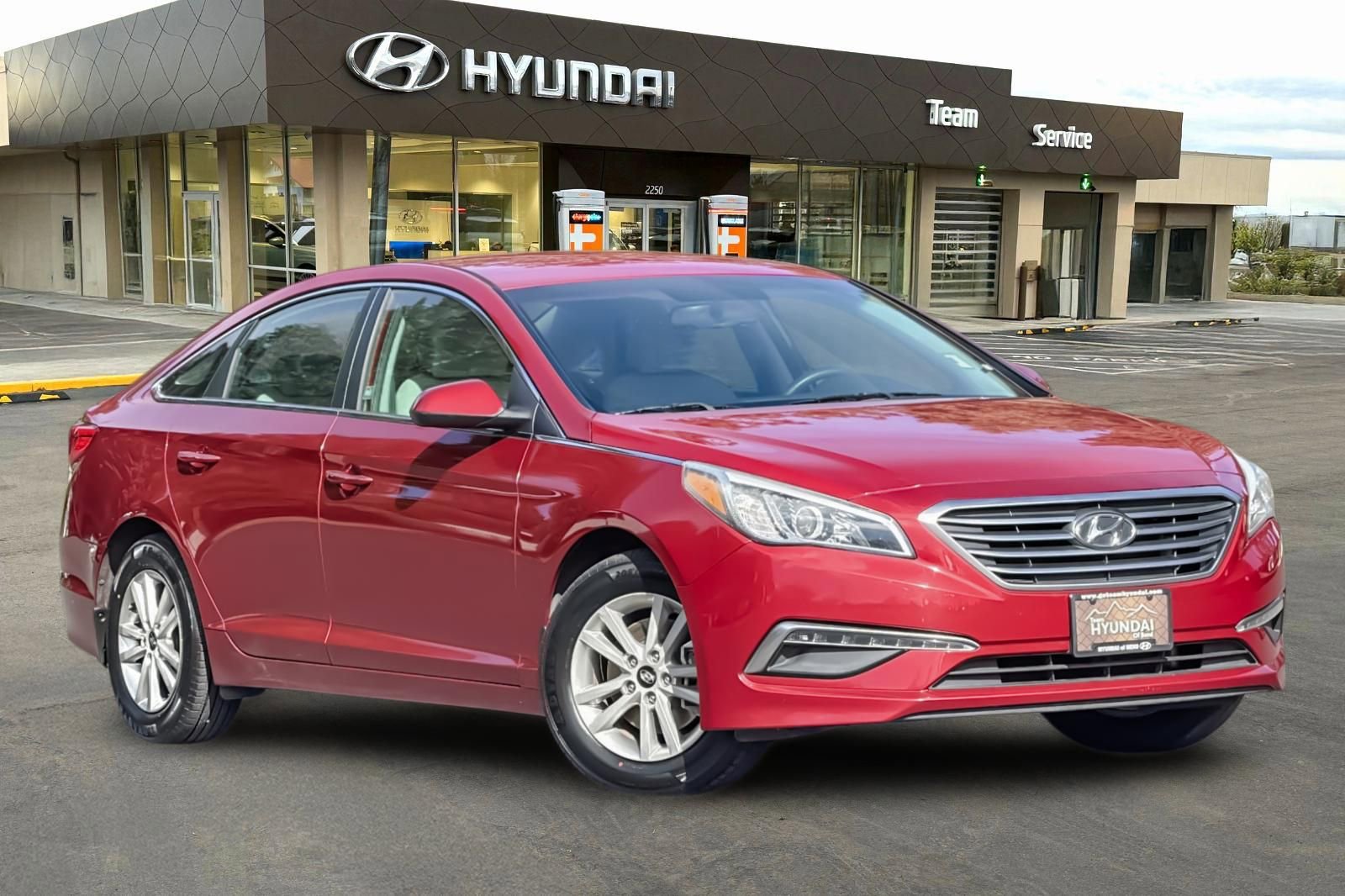 Used 2015 Hyundai Sonata SE w/ Option Group 02 video 2