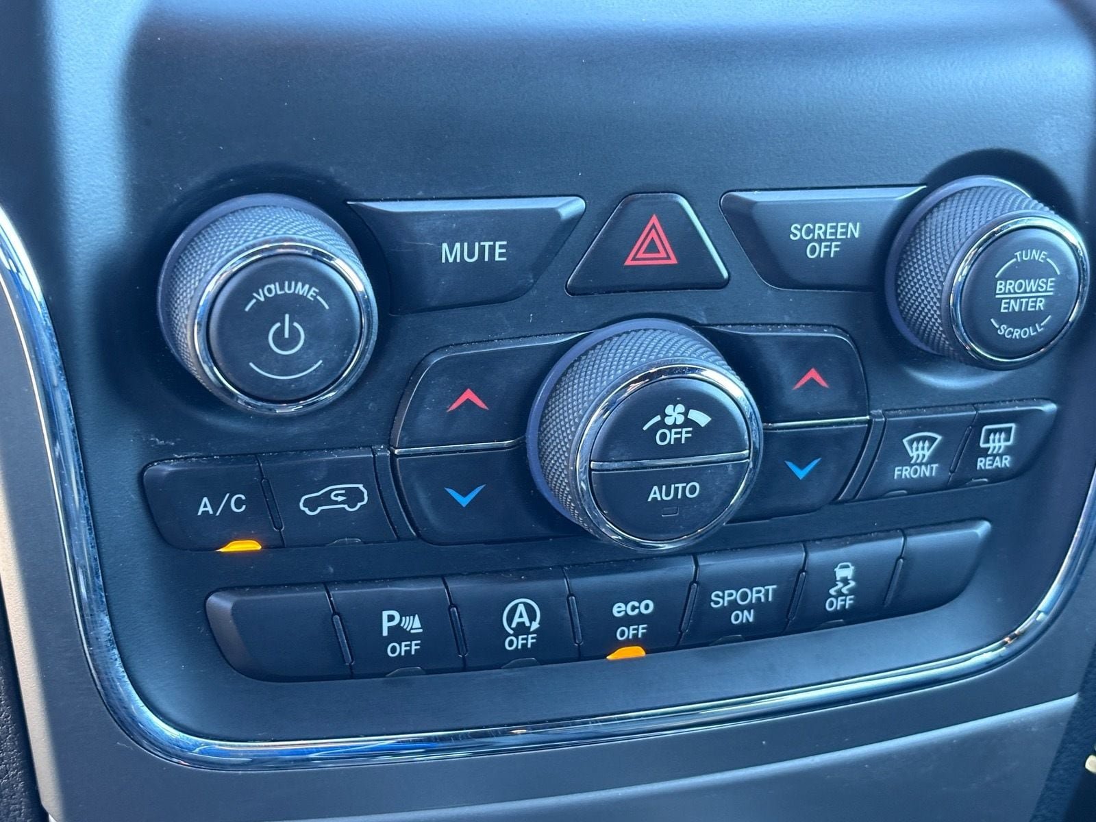 Used 2018 Jeep Grand Cherokee Limited AWD/4WD image 30