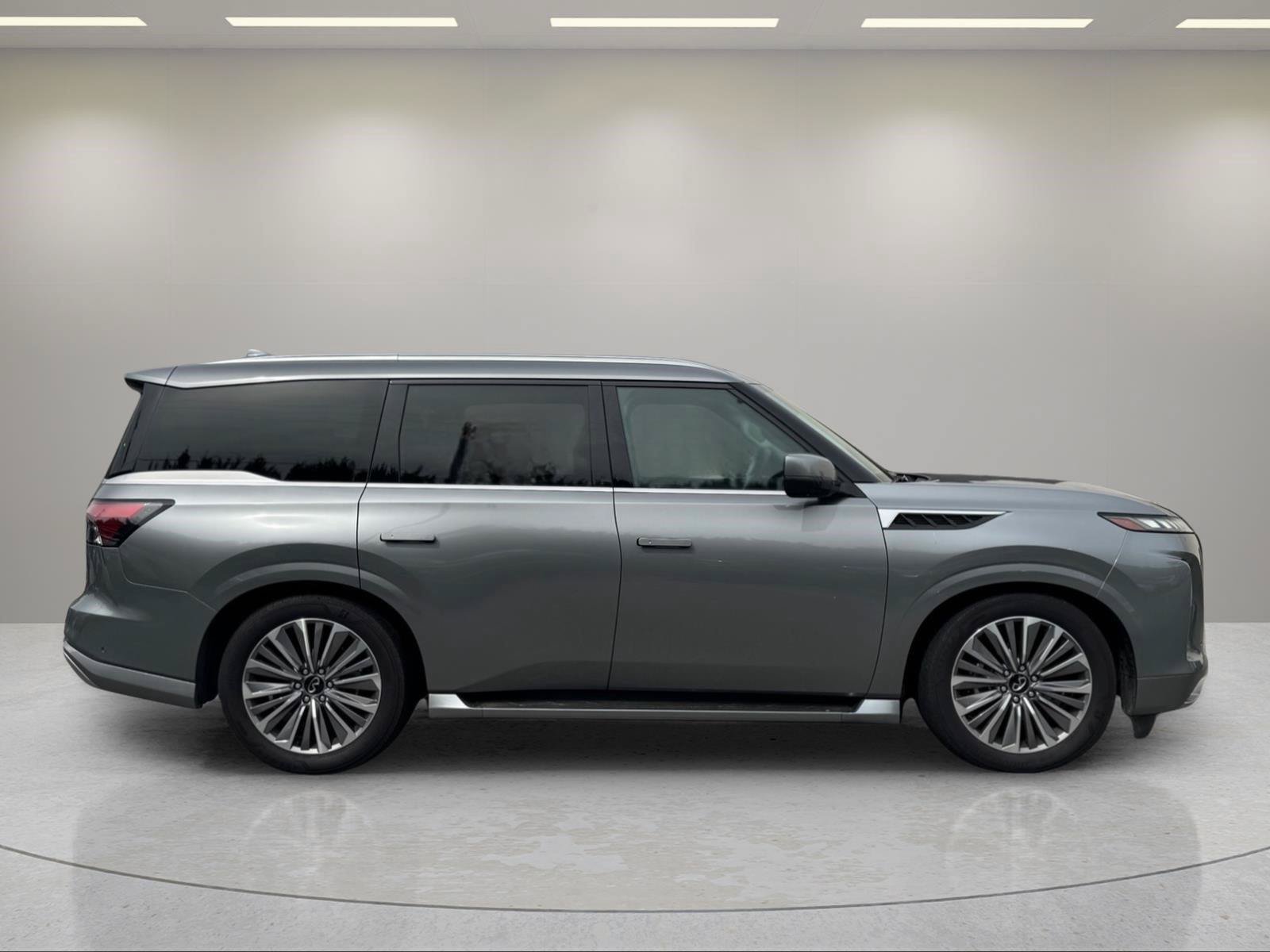 Used 2025 INFINITI QX80 Sensory AWD/4WD image 6