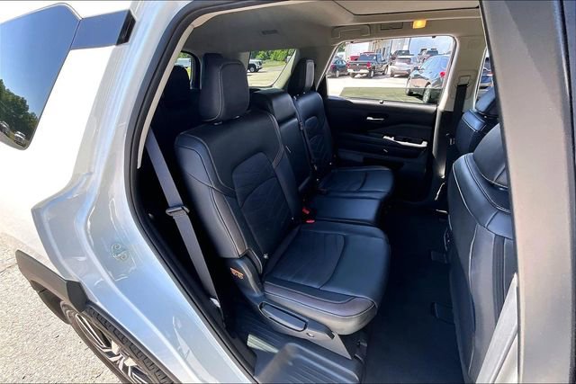 Used 2024 Nissan Pathfinder Platinum w/ Cargo Package AWD/4WD image 25