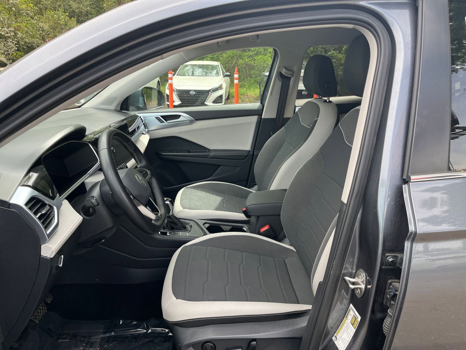 Used 2025 Volkswagen Taos SE image 28