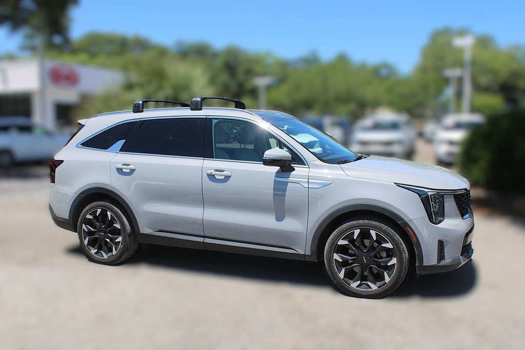 Certified 2024 Kia Sorento EX w/ Panoramic Sunroof Package FWD image 4